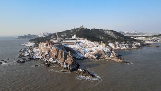 航拍冬季雪过天晴的山东荣成成山头海岬视频素材模板下载