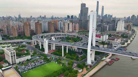 上海市黄浦区黄浦江南浦大桥桥梁车流交通航