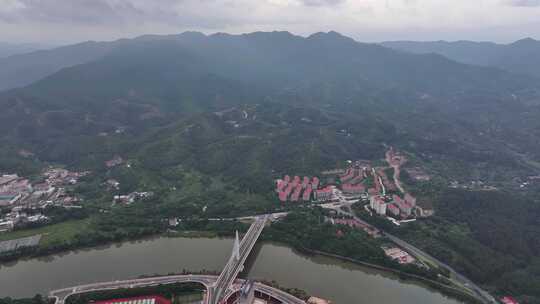 航拍福建龙岩汀江环绕的上杭县县城风光