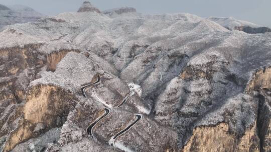 航拍焦作云台山峰林峡山脉冬季雾凇雪景