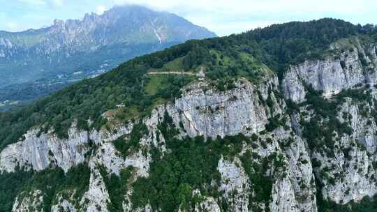 科莫莱科山附近Belvedere Parco Valentino Piani Dei Resinelli的鸟瞰图