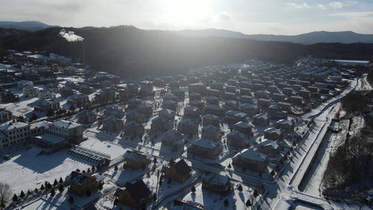 航拍东北冬天早晨村庄冰雪