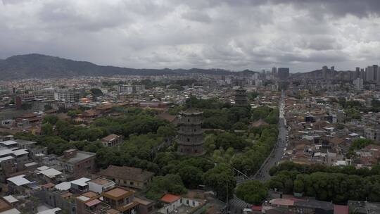 泉州开元寺东西塔特写西街钟楼航拍市区大景