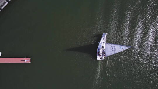 4K航拍上海临港滴水湖帆船基地视频素材模板下载