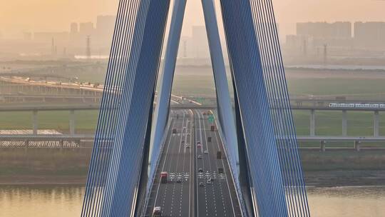 沌口长江大桥与地铁同框视频素材模板下载