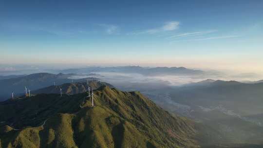 信宜钱排风车山日出航拍，大山日出丁达尔光