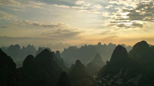航拍桂林风光与喀斯特山峰