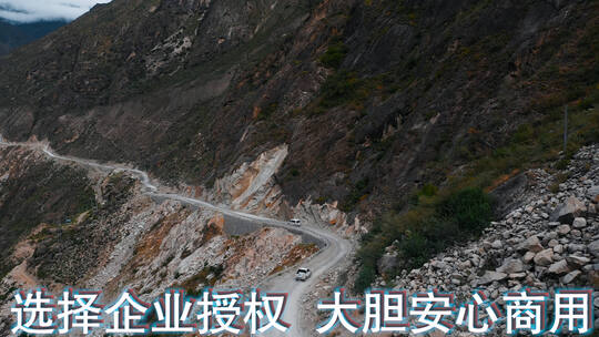 西藏丙察察山路视频航拍藏区艰险碎石土路