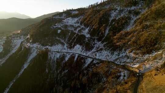 云南香格里拉雪山公路