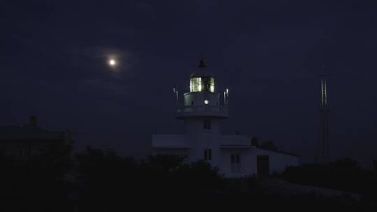 海岛夜景灯塔