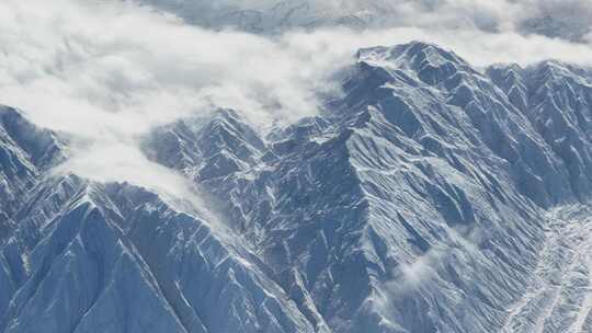 飞机上拍摄新疆天山山脉