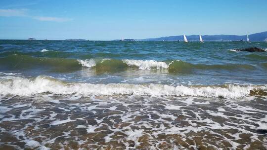 实拍大海海浪沙滩礁石