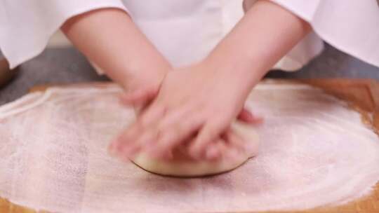 揉面擀面切面饼制作馅饼面皮