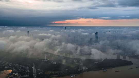 武汉晚霞穿云平流雾城市全景长江航拍延时