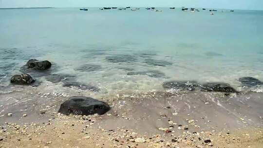 大海滩上的海浪视频