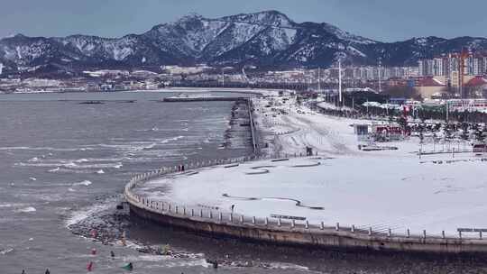 4K航拍烟台海边雪景