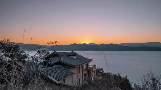 泸沽湖日出