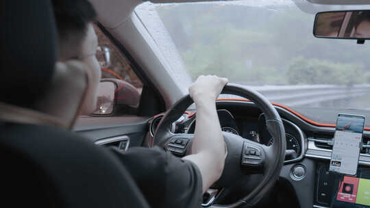 雨天高速路驾车