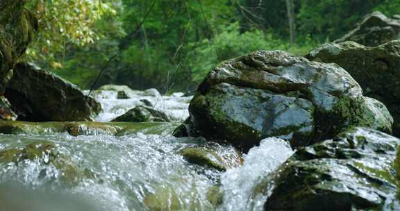 4k山泉水泉水溪水矿泉水溪流流水白酒酿酒