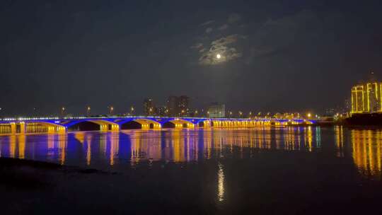 夜晚桥梁亮化河流