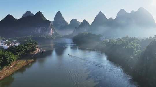 桂林山水日出丁达尔光线
