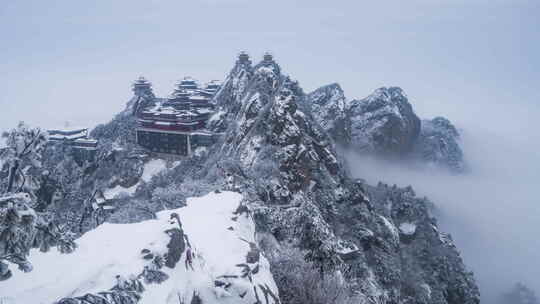 8K富士中画幅老君山道观群众雪后大云海