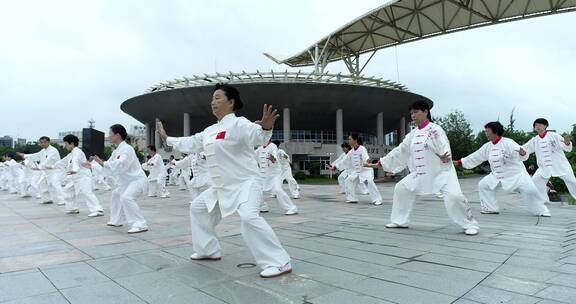 打太极拳