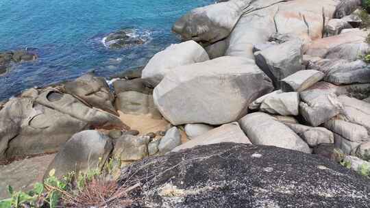 大小洞天礁石海岸