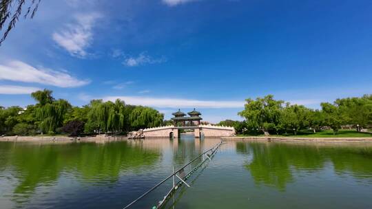 北京龙潭湖公园双星桥