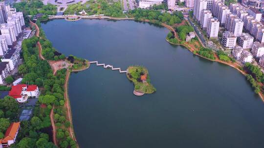 航拍江西省吉安县庐陵文化广场与龙湖视频素材模板下载