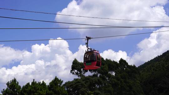 景区缆车索道观光缆车特写山上风景旅游景点