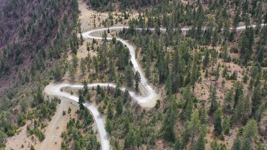 弯弯曲曲的山路 公路航拍