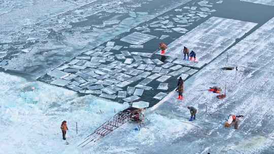 中国黑龙江哈尔滨冰雪大世界采冰航拍