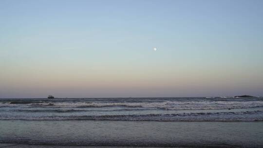 大海月亮海上明月海水海浪傍晚蓝色天空海滩