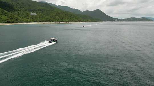 海边沿海海上游船追逐航拍视角4K