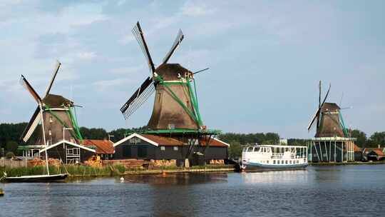 日落时分，荷兰赞塞·尚斯的风车赞丹·尼特