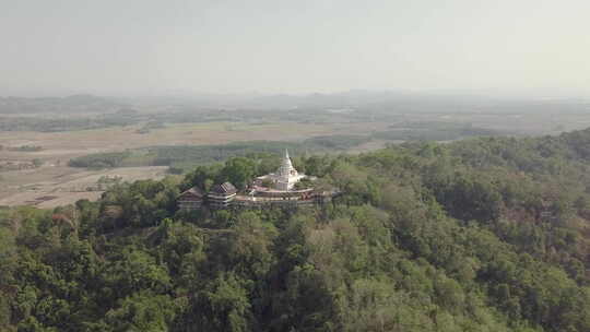 泰国北部清莱省金三角上的清盛宝塔