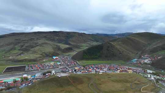 4K航拍四川康定道孚县塔公镇草原雅拉雪山