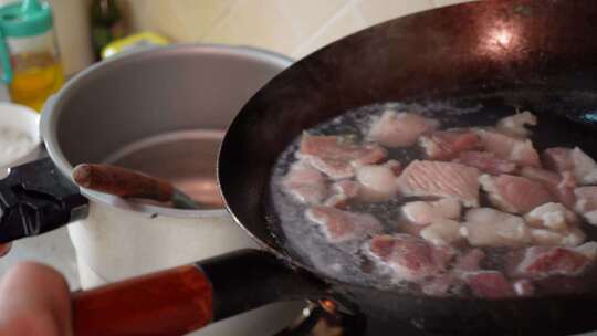 高压锅炖牛肉牛腩做饭