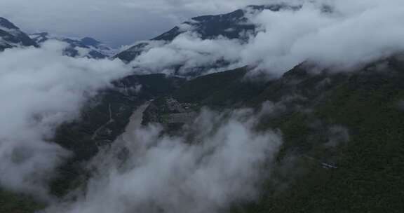 西藏林芝莲花圣地墨脱热带雨林云雾高空航拍