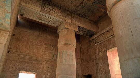 塞提一世神庙的石柱大厅