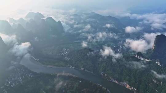 航拍桂林漓江山水风光雄伟壮阔的群山