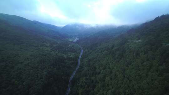 湖北襄阳古隆中山间小路航拍