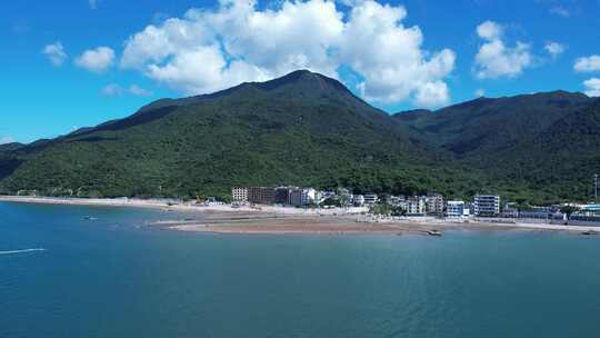 夏季晴天山海杨梅坑沙滩