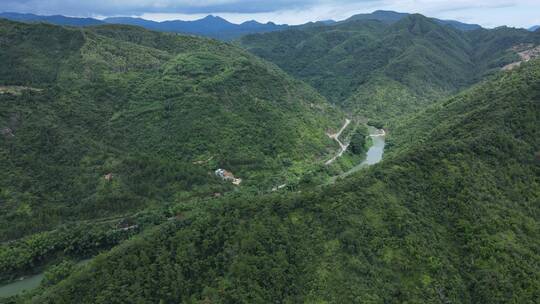 大山溪流自然风光4K航拍