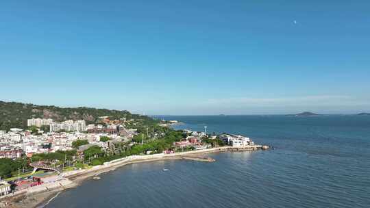 厦门海岸线航拍海边沙滩风景珍珠湾海滨浴场