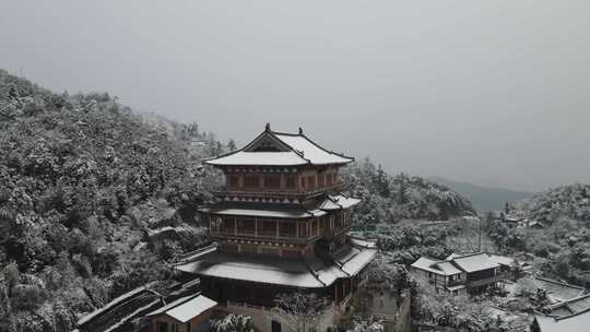 航拍杭州径山寺中式古建筑寺庙山顶森林雪景