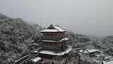 航拍杭州径山寺中式古建筑寺庙山顶森林雪景高清在线视频素材下载