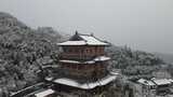 航拍杭州径山寺中式古建筑寺庙山顶森林雪景高清在线视频素材下载