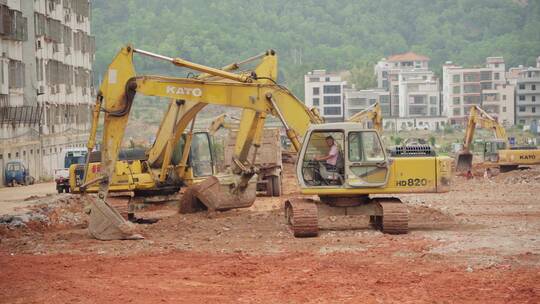 4k挖机平整土地工程建设道路2